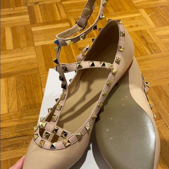 Shoes - Picture 2 of 3